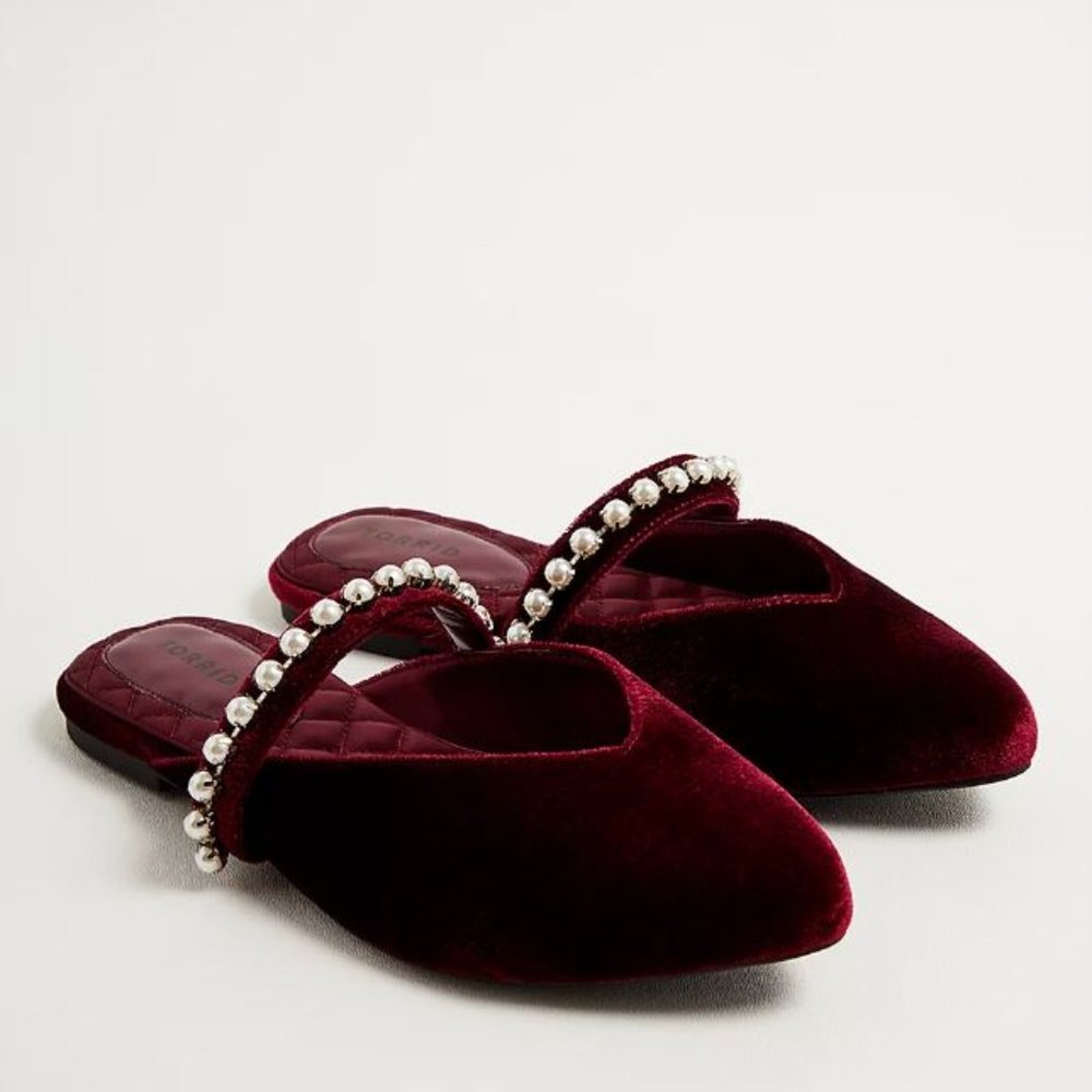 CLOSET CLEAN OUT! MAKE AN OFFER!! Torrid Red Velvet Pearl Flat